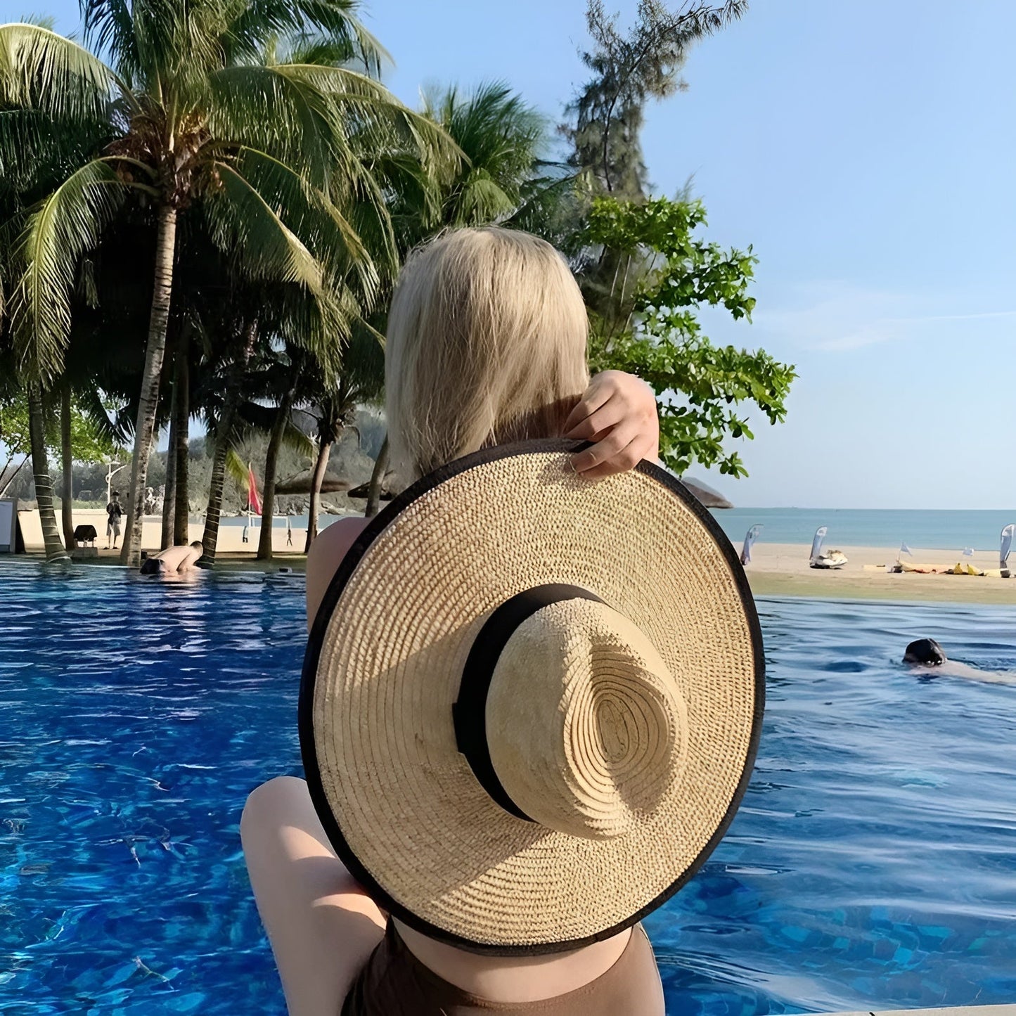 SunCover Straw Hat – Minimalist Wide Brim Sun Protection